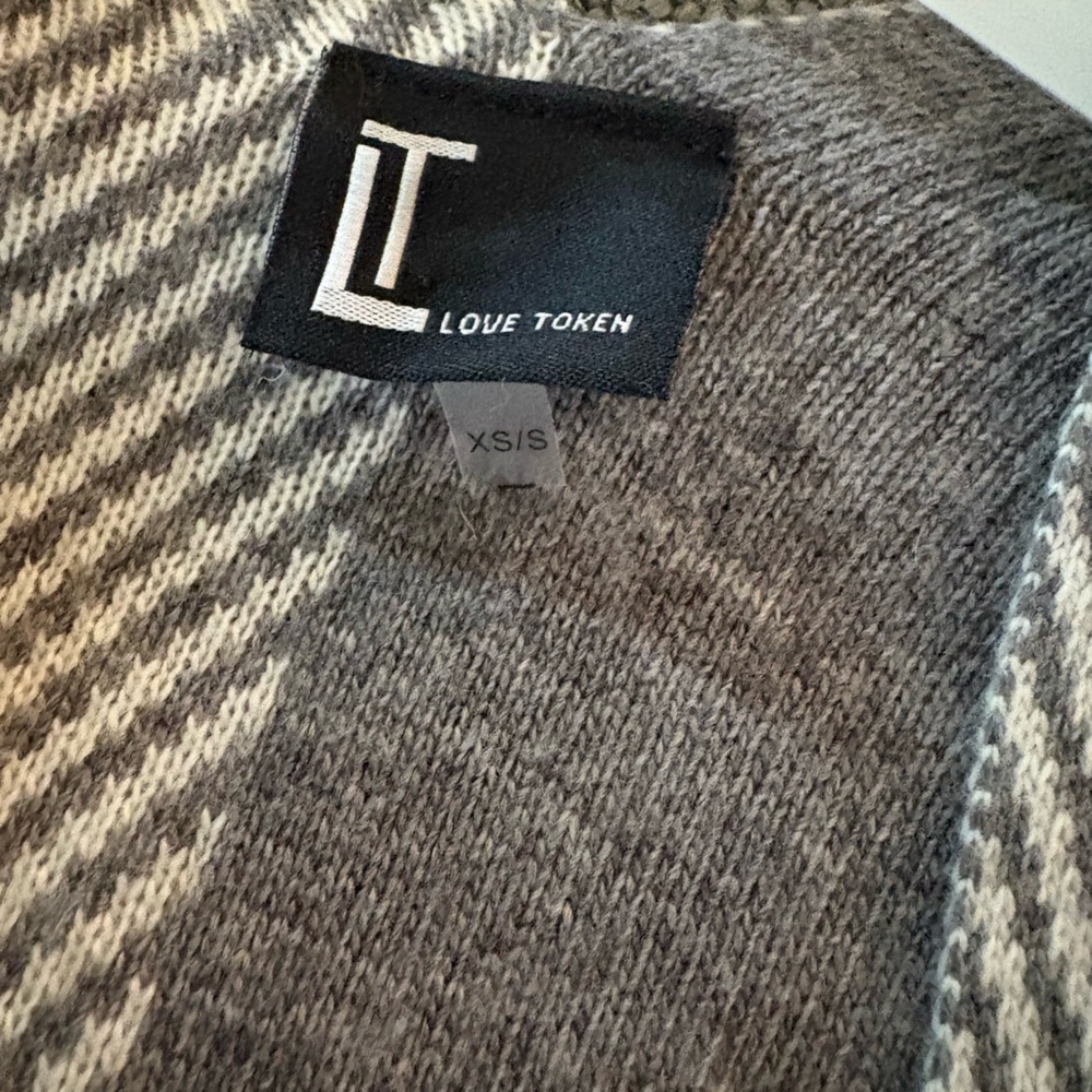 Love Token pretty in plaid white and grey poncho XS/S - Picture 4 of 4